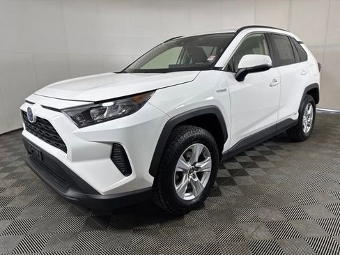 Used 2019 Toyota RAV4 LE w/ Carpet Mat Package AWD/4WD image 8
