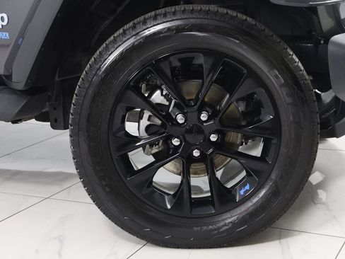 Used 2022 Jeep Wrangler Unlimited Sahara w/ Cold Weather Group image 18