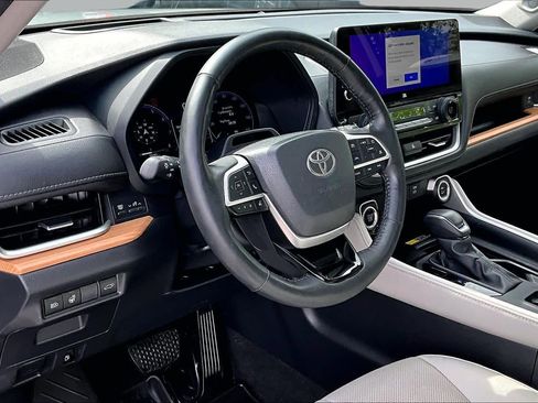 Certified 2024 Toyota Grand Highlander AWD image 17