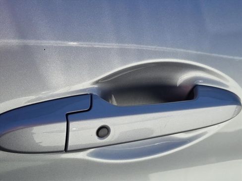 Used 2019 Honda HR-V EX image 9