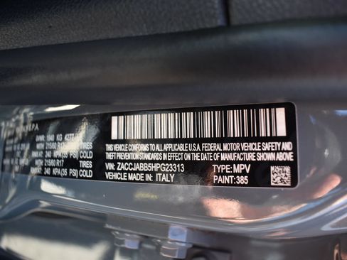 Used 2017 Jeep Renegade Latitude FWD image 32