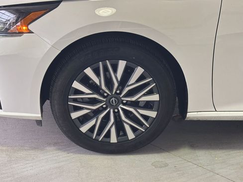 Used 2025 Nissan Altima 2.5 SV image 31