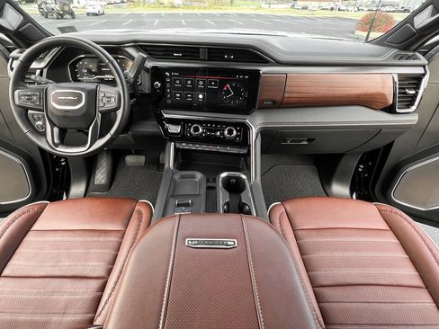 Used 2025 GMC Sierra 3500 Denali Ultimate image 4