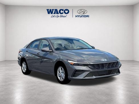 Used 2026 Hyundai Elantra SE FWD image 11