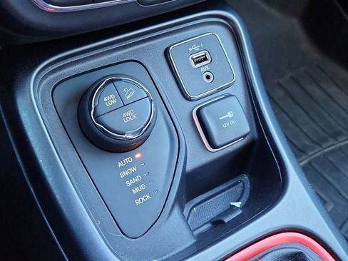 Used 2019 Jeep Compass Trailhawk w/ Cold Weather Group image 29