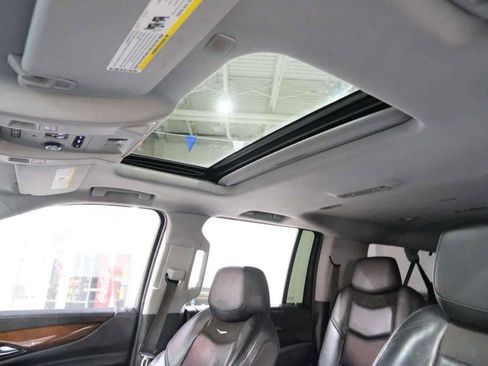 Used 2019 Cadillac Escalade ESV Luxury image 37