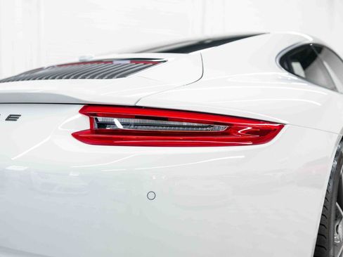 Used 2018 Porsche 911 Carrera T RWD image 25