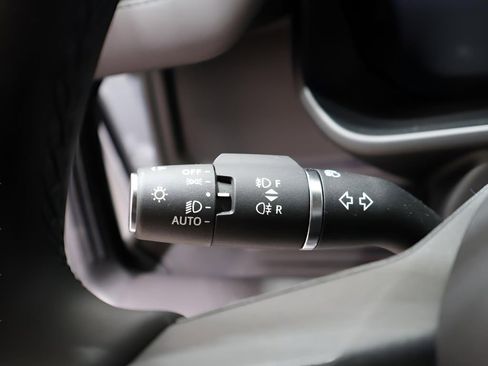 New 2025 Land Rover Defender 110 S image 28