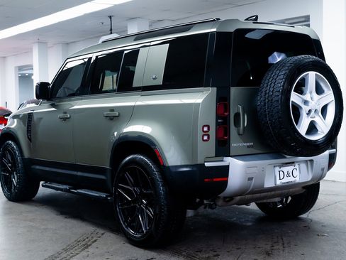 Used 2021 Land Rover Defender 110 SE image 4