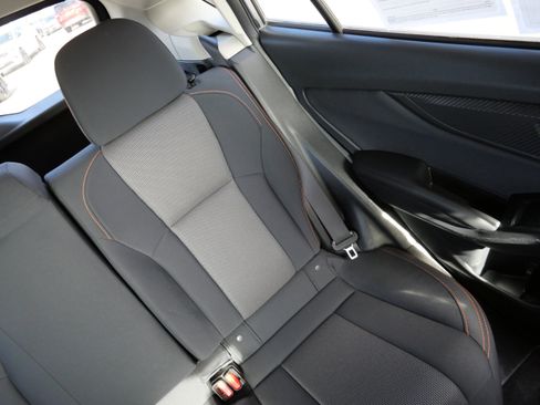 Used 2019 Subaru Crosstrek 2.0i Premium image 14