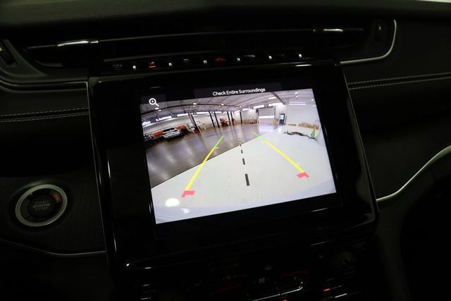 Used 2023 Jeep Grand Cherokee Altitude AWD/4WD image 23