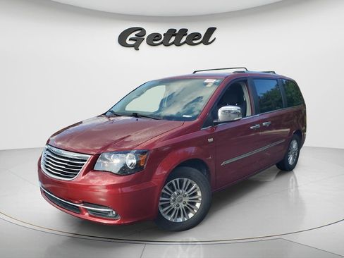 Used 2014 Chrysler Town & Country Touring-L FWD image 1