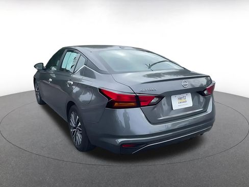 Used 2025 Nissan Altima 2.5 SV image 11