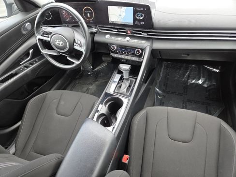Used 2025 Hyundai Elantra SEL FWD image 28