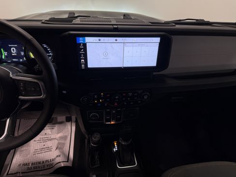 Used 2025 Jeep Wrangler Unlimited Sahara w/ Safety Group image 7