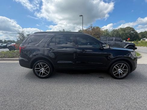 Used 2019 Ford Explorer Sport w/ Equipment Group 401A AWD/4WD image 17