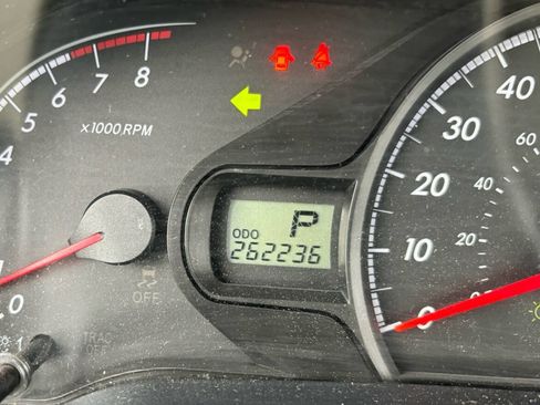 Used 2012 Toyota Sienna LE w/ Towing Pkg AWD/4WD image 16