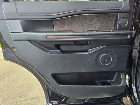 Used 2020 Ford Expedition Limited image 24