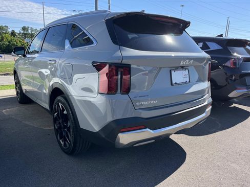 Used 2025 Kia Sorento EX FWD image 4