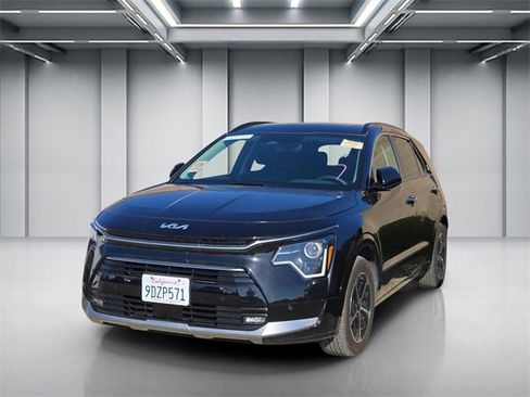 Certified 2023 Kia Niro SX image 3
