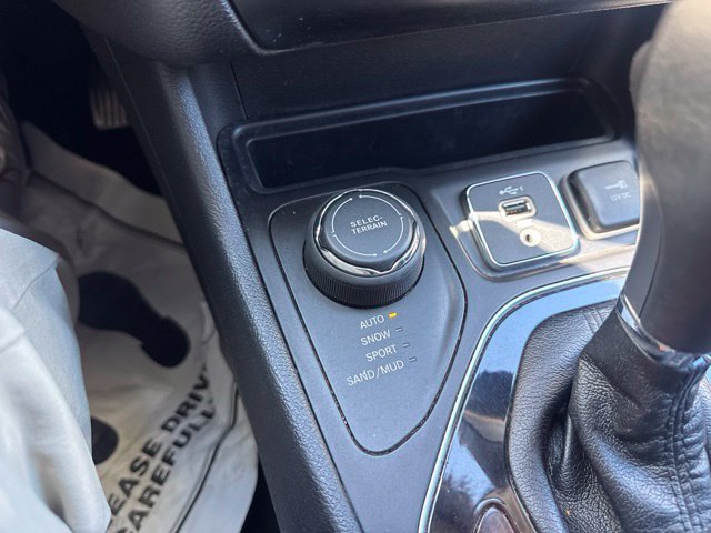 Used 2019 Jeep Cherokee Limited AWD/4WD image 23