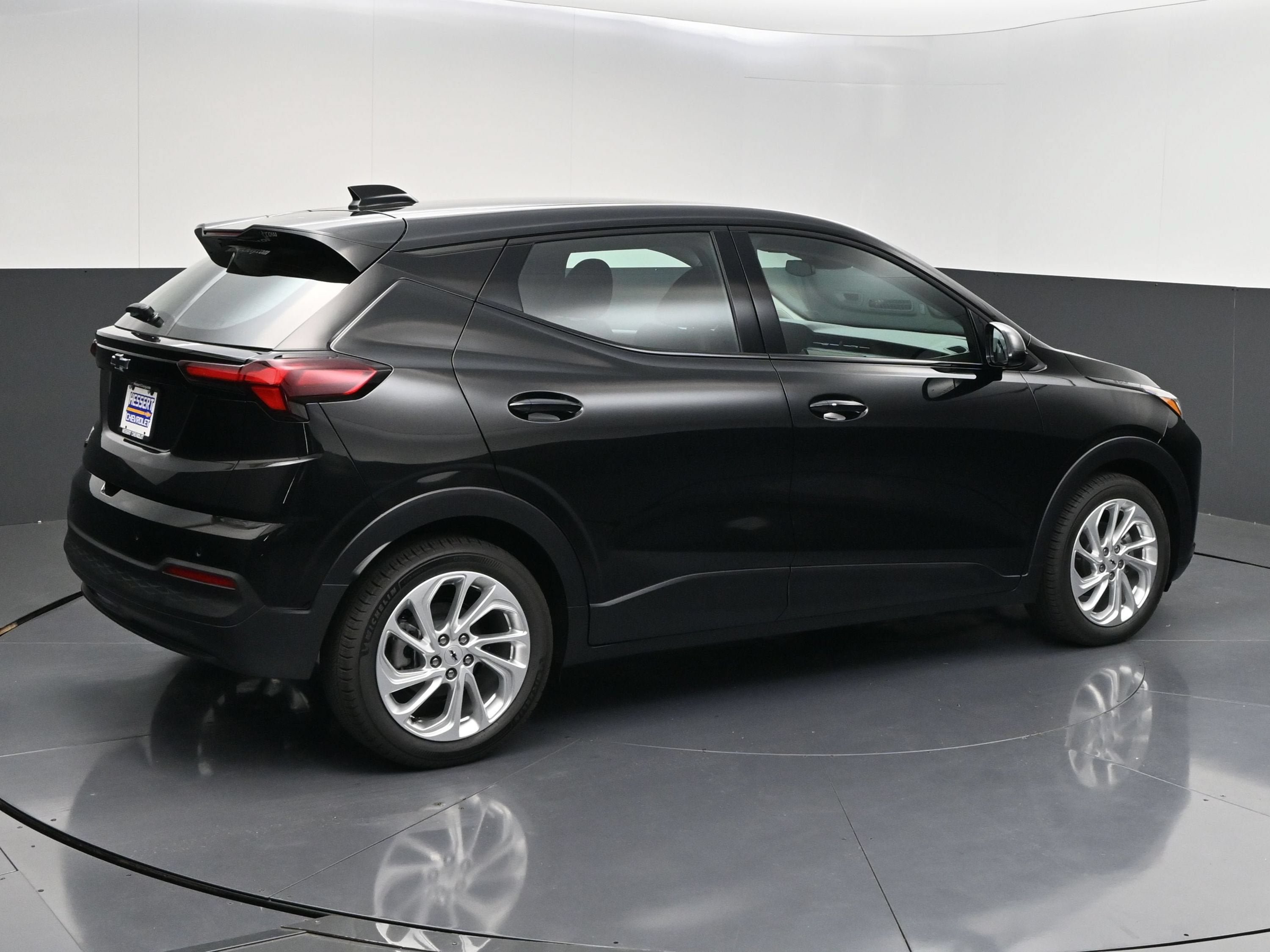 New 2027 Chevrolet Bolt LT w/ Comfort Package FWD image 8