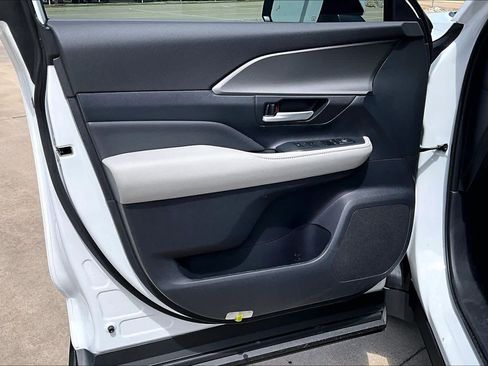 New 2026 Toyota Grand Highlander FWD image 10