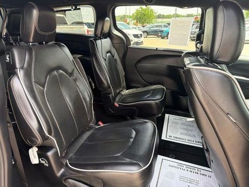 Used 2018 Chrysler Pacifica Limited w/ S Appearance Package FWD image 21