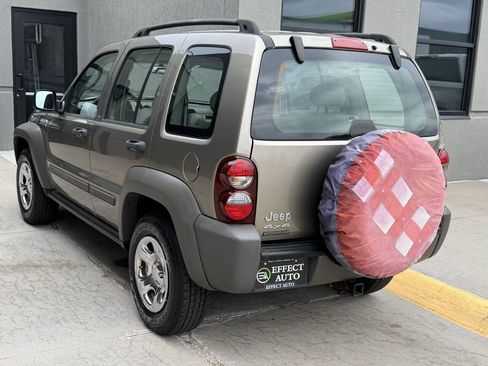 Used 2007 Jeep Liberty Sport AWD/4WD image 8