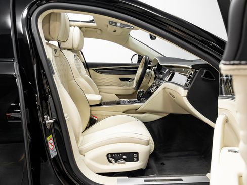 Used 2021 Bentley Flying Spur W12 image 22
