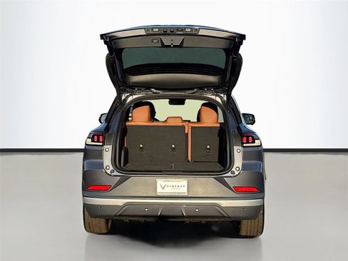 New 2025 VinFast VF 8 Plus image 27