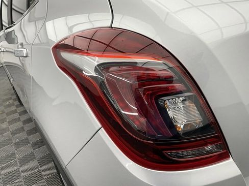 Used 2022 Buick Encore Preferred image 24