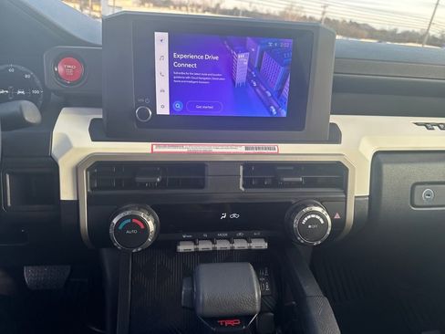 Used 2024 Toyota Tacoma TRD Off-Road image 19