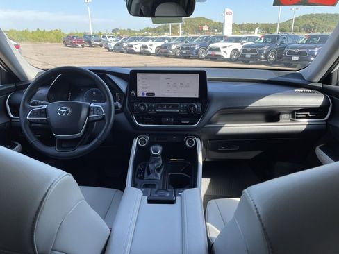 Certified 2025 Toyota Grand Highlander AWD image 18