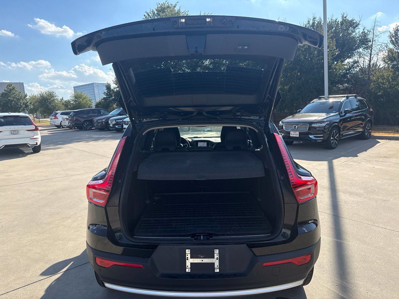 Used 2023 Volvo XC40 B5 Plus w/ Protection Package Premier AWD/4WD image 7