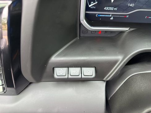 Used 2024 GMC Sierra 2500 AT4 w/ AT4 Premium Plus Package AWD/4WD image 12