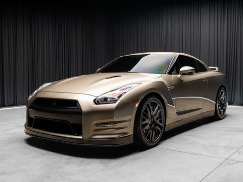 Used 2016 Nissan GT-R Premium AWD/4WD image 25