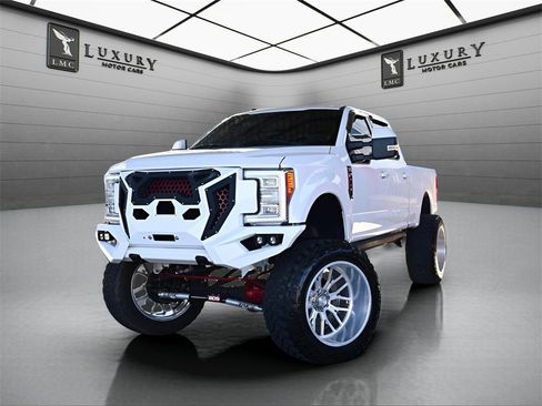 Used 2018 Ford F250 Lariat w/ Lariat Ultimate Package image 3