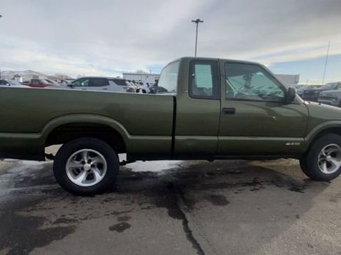 Used 2001 Chevrolet S10 Pickup LS w/ Preferred Equipment Group RWD image 9
