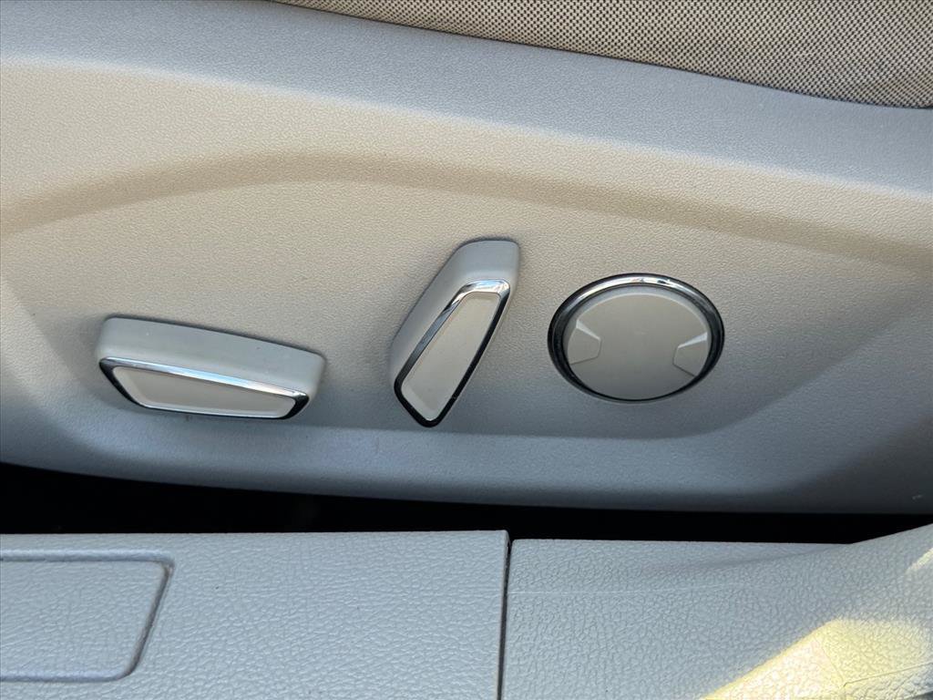 Used 2018 Ford Fusion SE w/ Fusion SE Technology Package FWD image 14