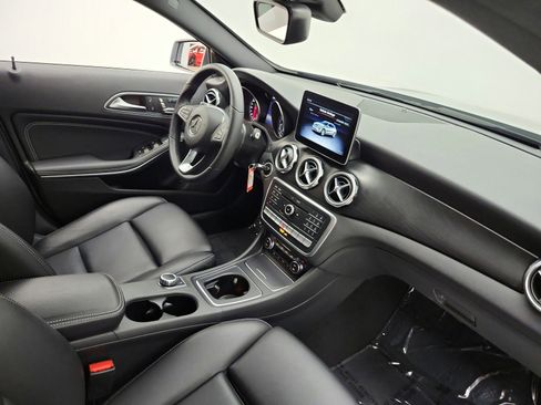 Used 2019 Mercedes-Benz GLA 250 4MATIC image 17