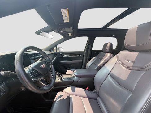 Used 2017 Cadillac XT5 Luxury w/ Driver Awareness Package FWD image 22