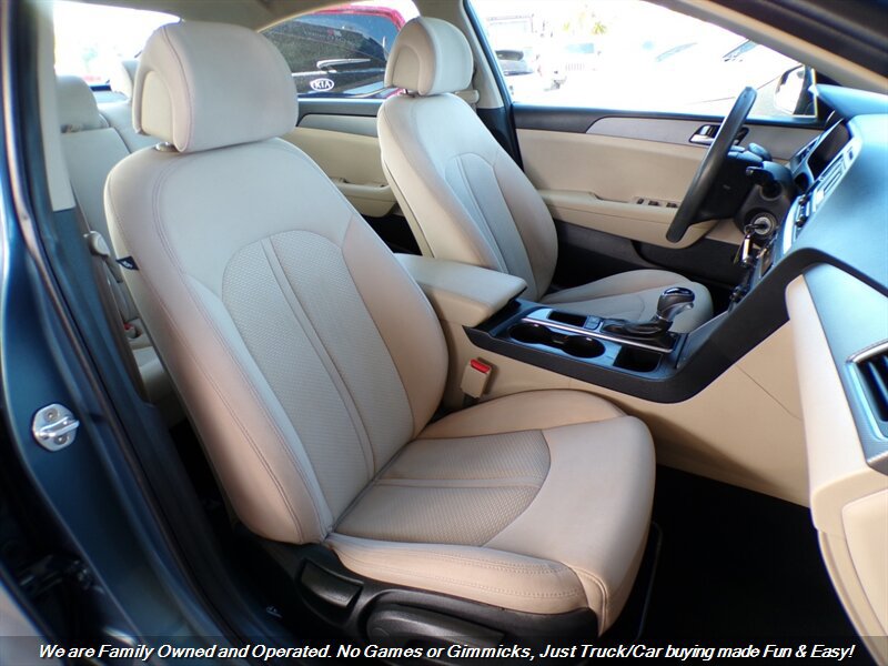 Used 2017 Hyundai Sonata SE FWD image 25