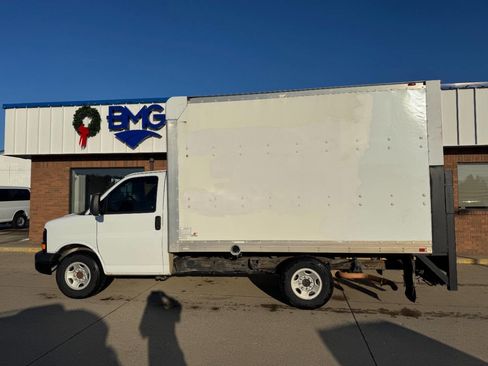 Used 2014 Chevrolet Express 3500 3500 2dr 139 in. WB Cutaway w image 2