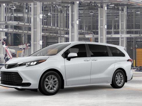 New 2026 Toyota Sienna LE FWD image 2