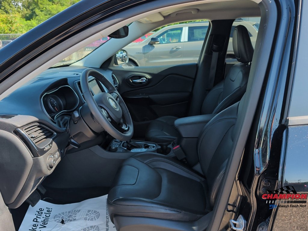 Used 2023 Jeep Cherokee Altitude Lux AWD/4WD image 16