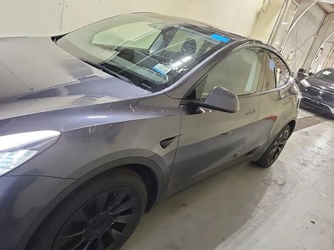 Used 2022 Tesla Model Y Long Range image 1