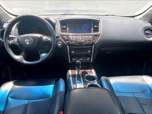 Used 2015 Nissan Pathfinder Platinum w/ Family Entertainment Package FWD image 10