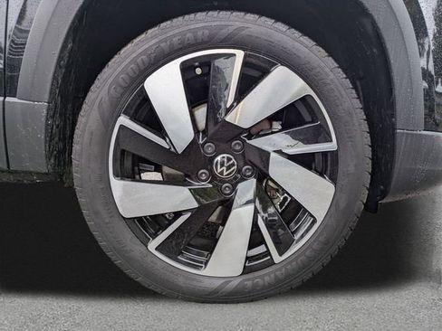 Certified 2024 Volkswagen Taos SEL AWD/4WD image 11