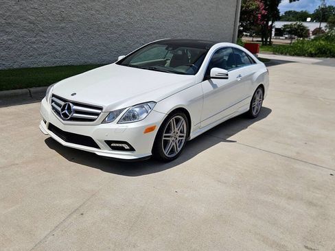 Used 2010 Mercedes-Benz E 550 Coupe image 2